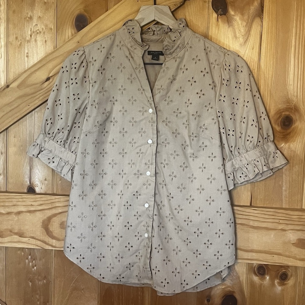 Ann Taylor Khaki‎ Eyelet Button Up Shirt Women's Small Petite Short Sleeve